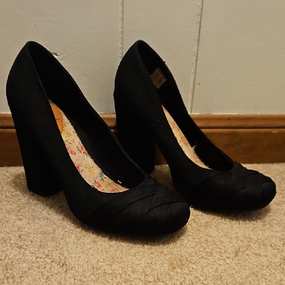 Rocket Dog Black Heels Classic Suede Pumps
